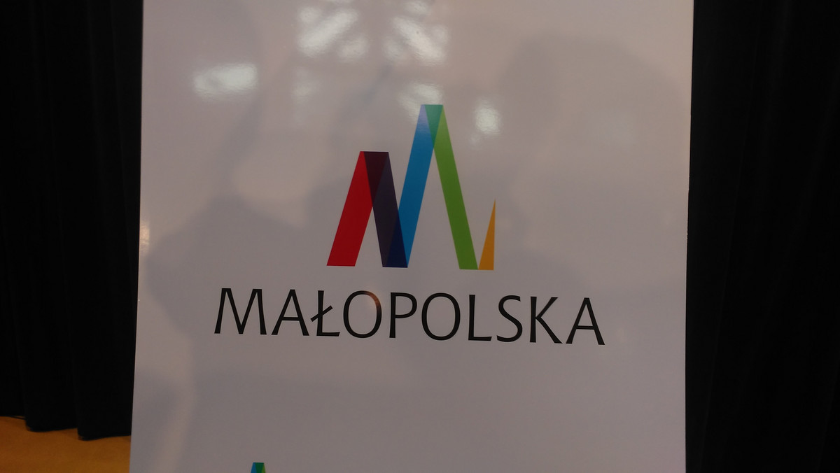 Od połowy września Małopolska ma nowe logo. Teraz władze wojewódzkie ogłaszają konkurs na gadżet promocyjny regionu. Zwycięzcy otrzymają nagrody pieniężne, choć te w porównaniu do honorarium za logo nie są zbyt oszałamiające.