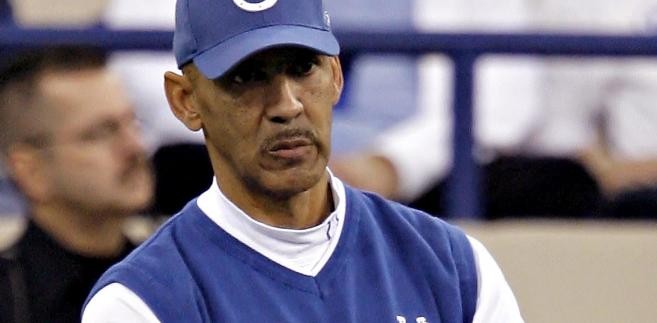 4. Tony Dungy - pierwszy czarnoskóry trener, którego drużyna wygrała Super Bowl
