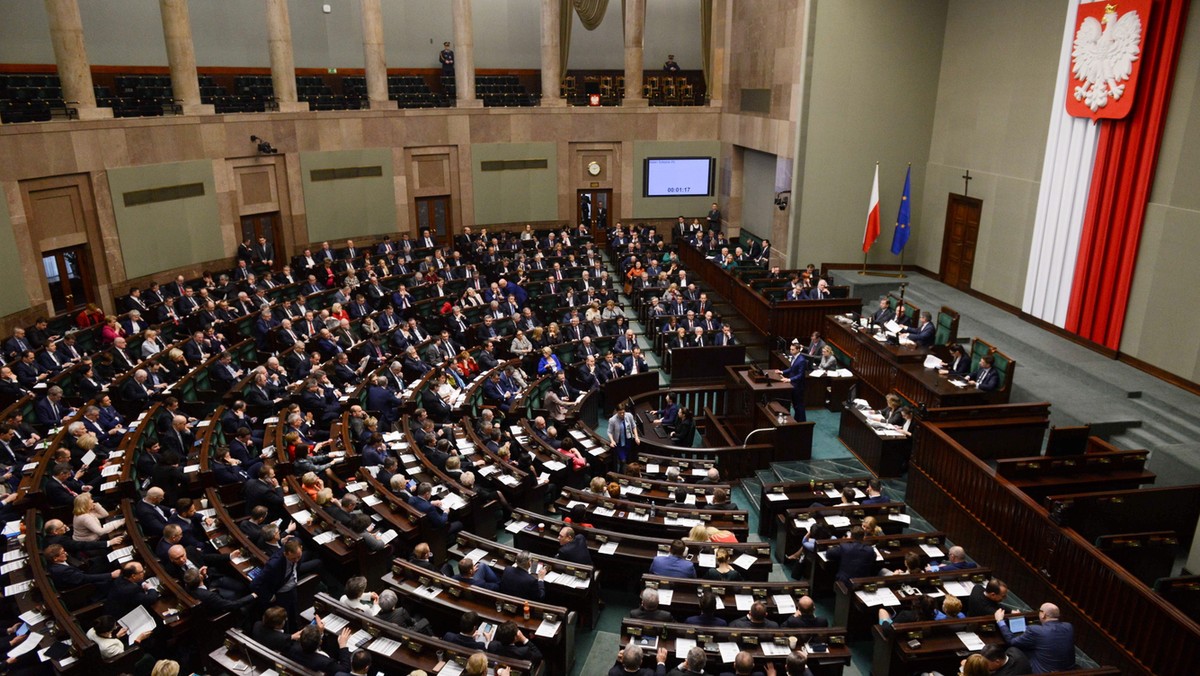 Co nie jest prawem zabronione, jest dozwolone, działalność nierejestrowa, ulga na start dla początkujących przedsiębiorców - to niektóre założenia Prawa przedsiębiorców - najważniejszej ustawy z pakietu Konstytucji Biznesu, którą dziś uchwalił Sejm.