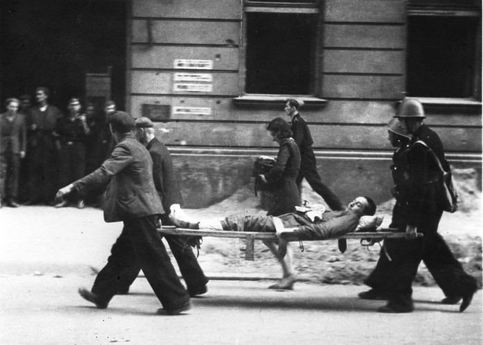 Powstanie Warszawskie na archiwalnej fotografii