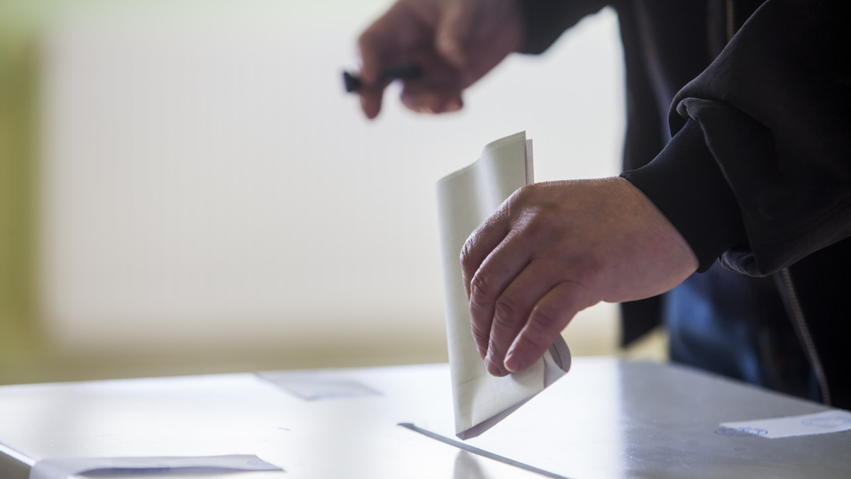 Wybory odbyły się w 15 dzielnicach. Aż trzykrotnie miejska komisja wyborcza musiała losować, aby wskazać osobę, która zostanie radnym dzielnicy.