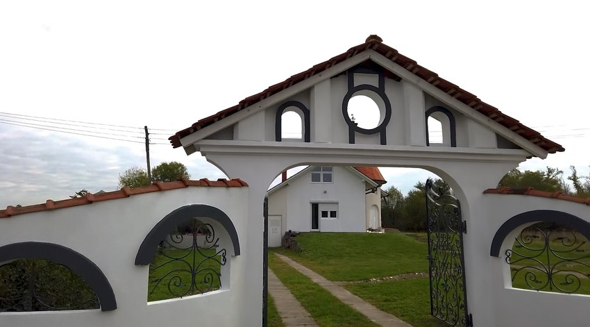 Komšije Miloša Bojanića progovorile o pevaču: "Njegovi vršnjaci ga ne vole"