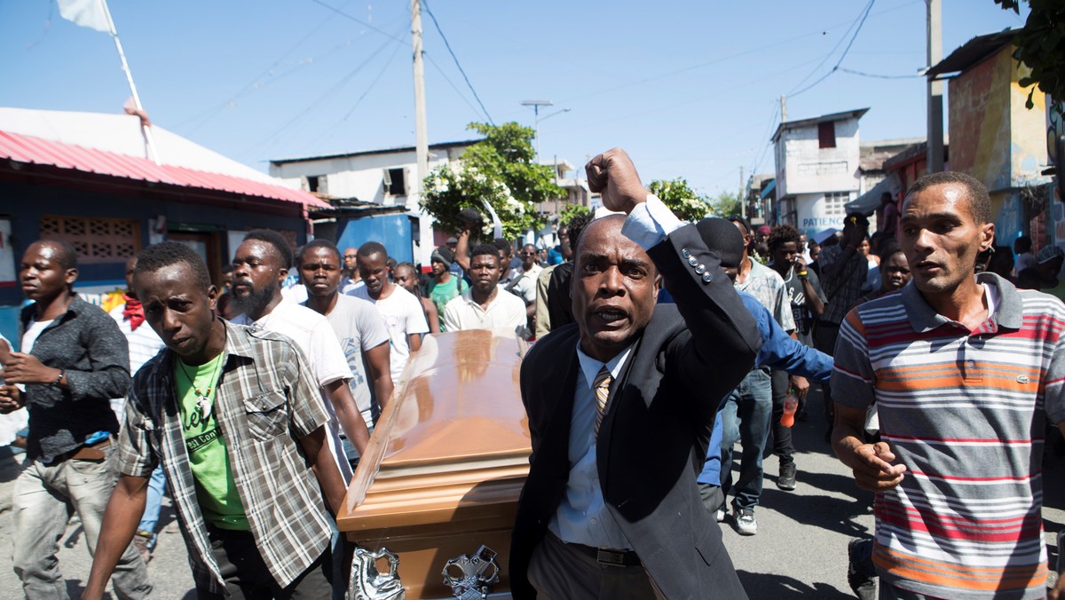 Co najmniej 26 osób zginęło, a 77 zostało rannych w wyniku starć pomiędzy siłami rządowymi a demonstrantami, do których dochodzi na Haiti od 7 lutego br. Tysiące osób wychodzi na ulice, by wymusić rezygnację prezydenta Jovenela Moise.