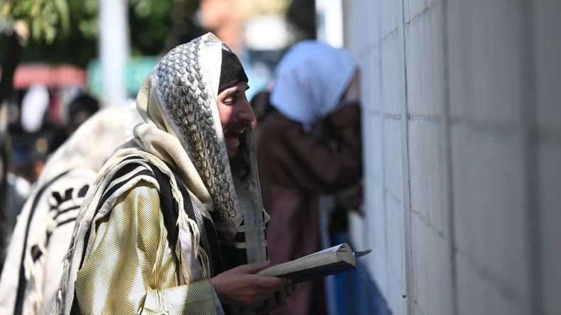 Sekta Lev Tahor praktikuje strog oblik ultraortodoksnog judaizma | Foto: JOHAN ORDONEZ/AFP via Getty Images