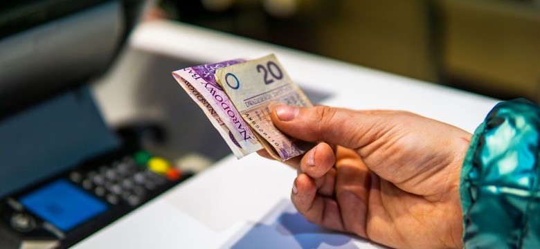 Zakaz płacenia gotówką i nowe limity płatności stają się faktem. Kiedy wejdą w życie?