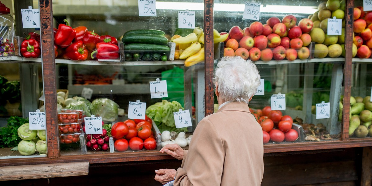 Szykujące się podwyżki prądu dla przedsiębiorców odbiją się szczególnie na cenach produktów w takich branżach jak: górnictwo, produkcja żywności, czy papieru. Sprawdziliśmy, jak przełoży się to na ceny konkretnych produktów.