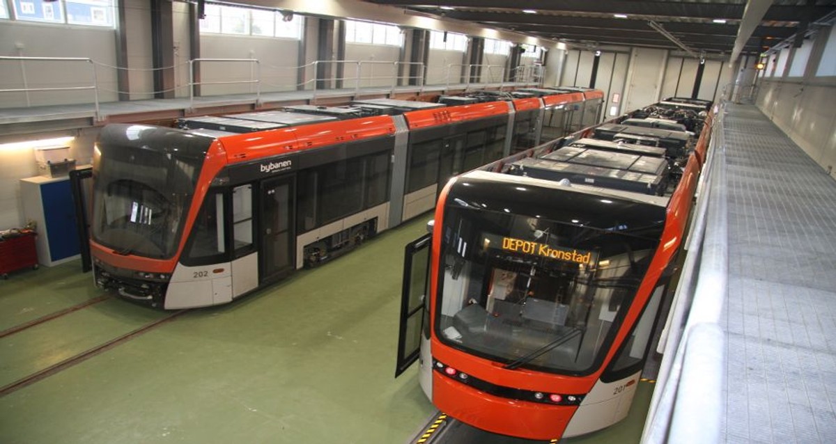 Linia tramwajowa budowana przez Torpol w Bergen w Norwegi, zajezdniai. Tabor jest produkcji Stadlera.
