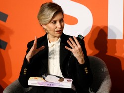 Boucle, złoto i natura. Doskonały look Ołeny Zełenskiej na targach książki we Frankfurcie. FOTO