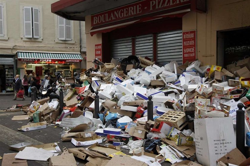 Francja upada. Sarkozy znienawidzony