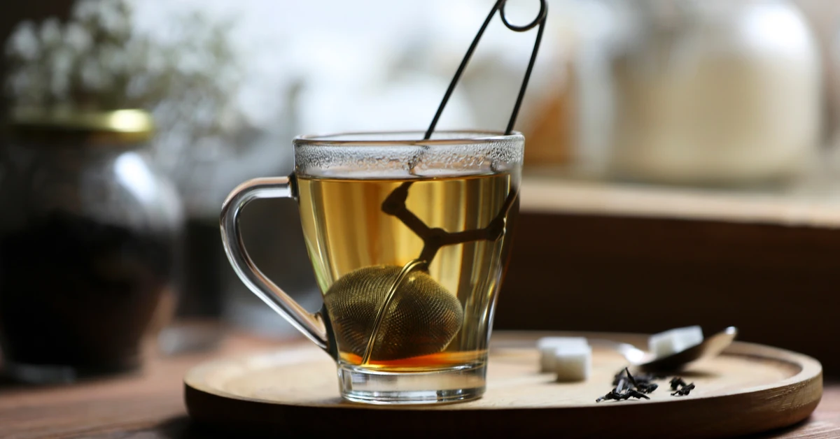 Ta herbata działa cuda. Dwa ziarenka zamienią ją w spalacz tłuszczu