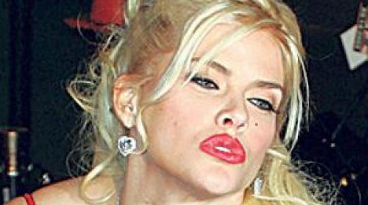 11 milliárdot örökölt a halott Anna Nicole Smith