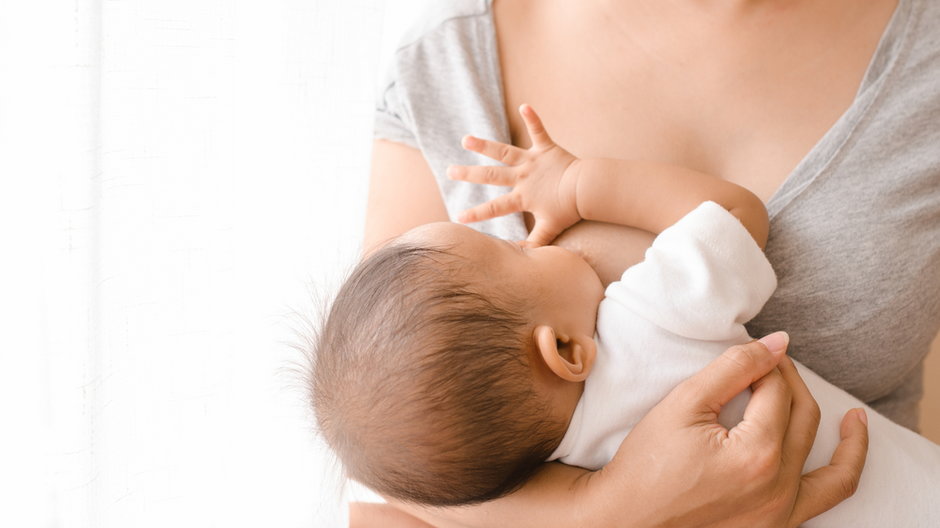 Mleko zaszczepionych matek chroni noworodki przed COVID-19