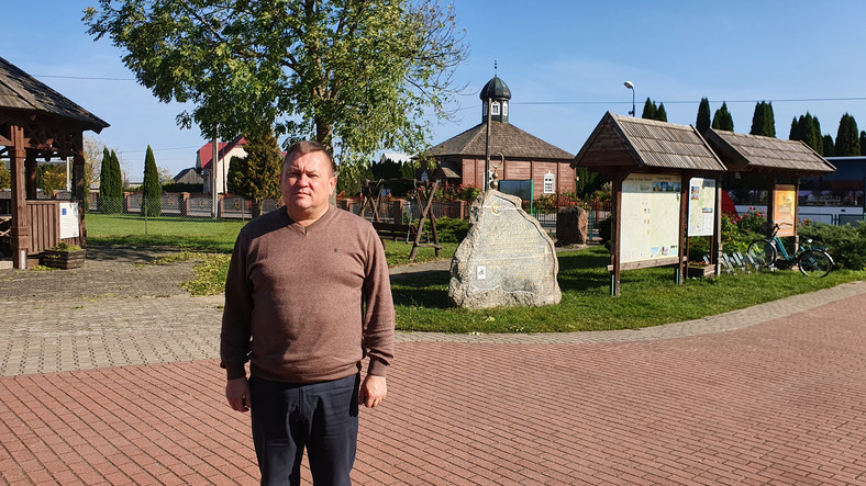 Maciej Szczęsnowicz przed meczetem w Bohonikach