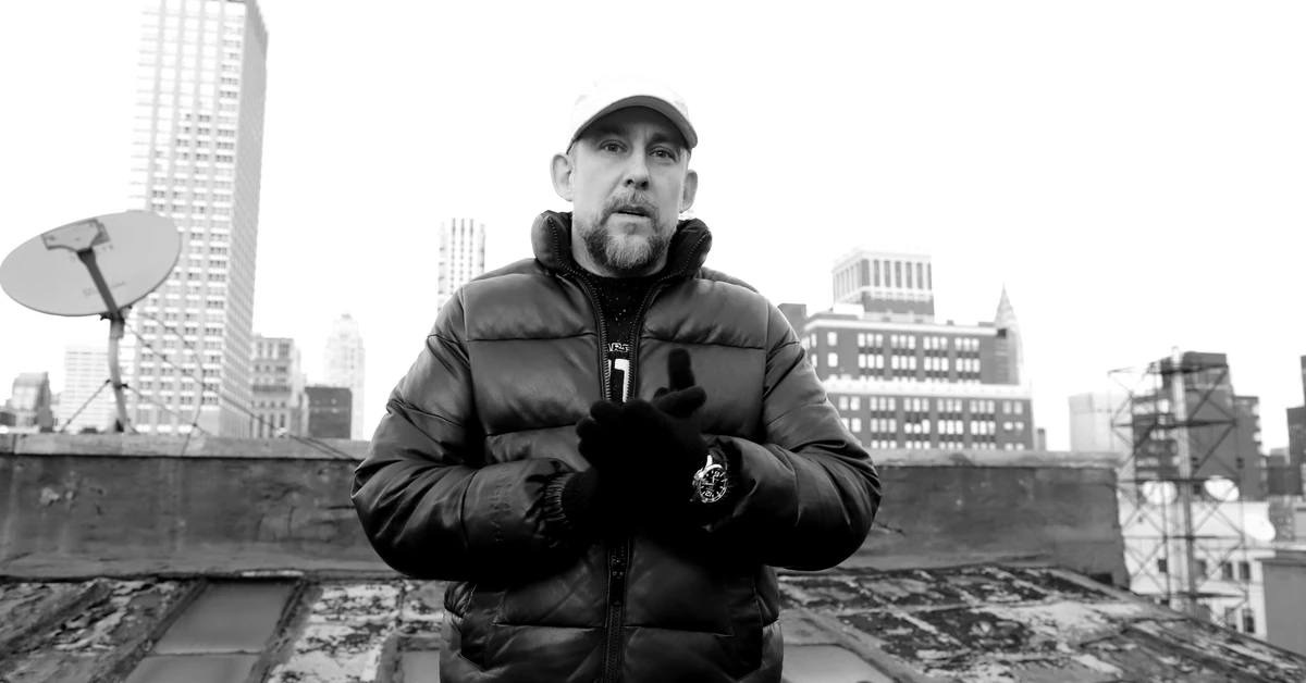 Genów nie oszukasz. Wojtek Sokół debiutuje powieścią. "Taka tam bajeczka, mordo"