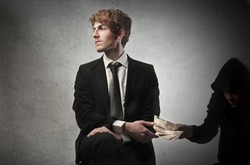 Fundusze inwestycyjne obejdą limity na premie, podwajając pensje