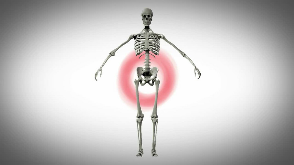Kość ogonowa (kość guziczna) jest ostatnim odcinkiem kręgosłupa człowieka. <strong>Ból kości ogonowej</strong> nasila się najczęściej, kiedy siadamy, wstajemy lub chodzimy. Jego <strong>przyczyn</strong> może być wiele, jednak najczęściej wiąże się z uszkodzeniem kości ogonowej w wyniku upadku lub jest efektem <strong>ciąży</strong>. Ból bywa uciążliwy, gdyż może promieniować do okolic ud i pośladków. Najczęściej ustępuje on samoistnie i nie trwa długo, jednak czasami może przejść w fazę bólu przewlekłego, który trwa nawet wiele miesięcy.