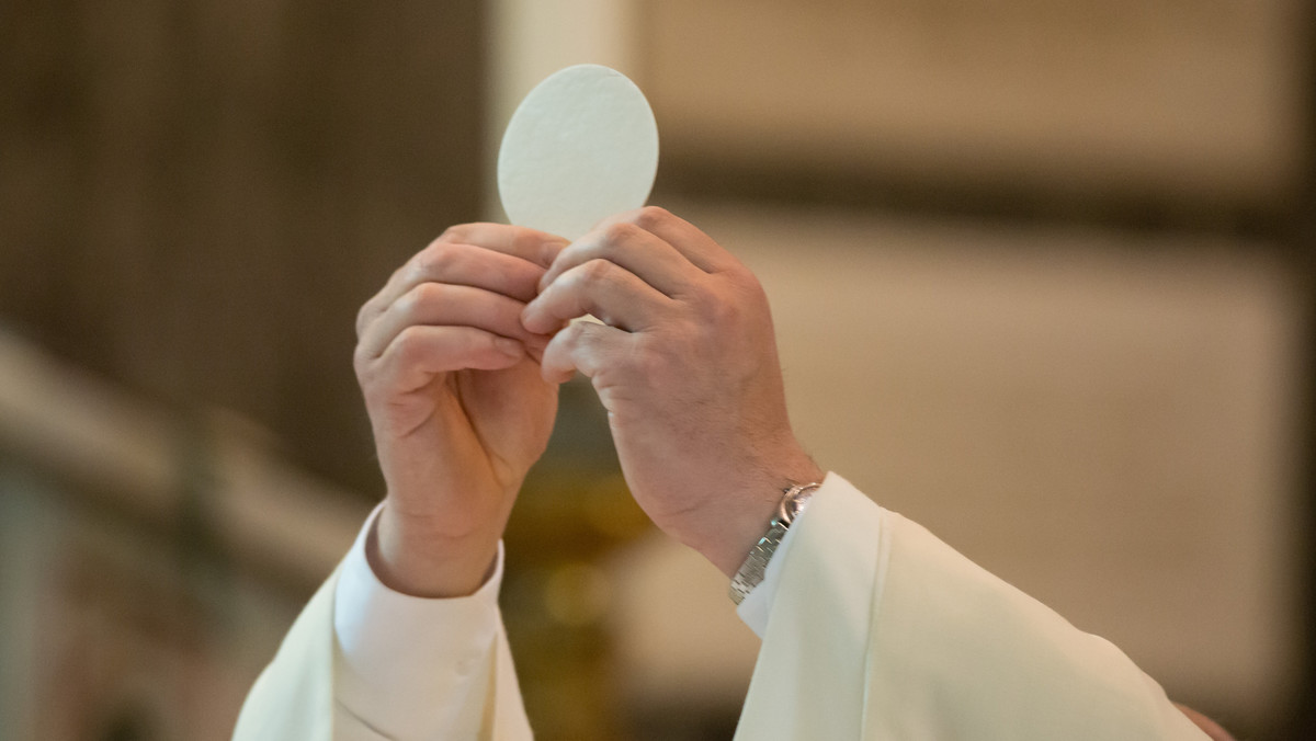 W ciężkich czasach zaborów, a także nie tak odległej dekadzie lat 80. ubiegłego wieku procesje traktowane były nie tylko jako manifestacje religijne, ale też i patriotyczne.