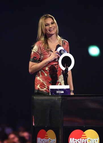 Kate Moss na gali Brit Awards 2014