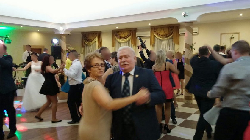 Wałęsowie na weselu