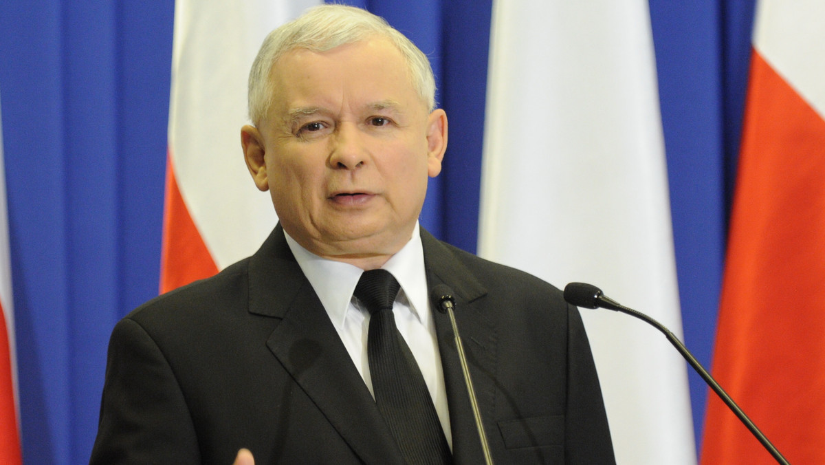 Prezes PiS Jarosław Kaczyński powiedział, że wydarzenia 11 listopada w Warszawie "miały wszelkie cechy prowokacji ze strony władzy". Rzecznik rządu Paweł Graś odpowiada, że to "niepoważna teoria spiskowa".