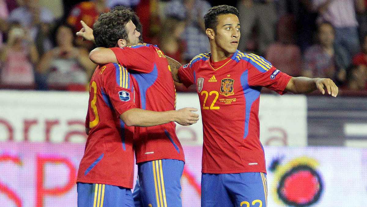 Pomocnik Barceolny, Thiago Alcantara zadebiutował we wtorek w reprezentacji Hiszpanii w meczu o punkty. Utalentowany piłkarz, którego ojciec Mazinho zdobył z Brazylią mistrzostwo świata, nie żałuje, że zdecydował się reprezentować barwy aktualnych mistrzów świata.