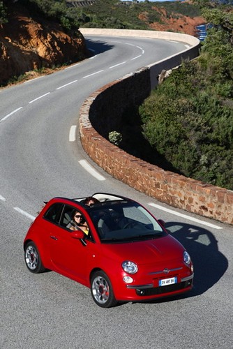 'Zwykły” fiat 500 skusił już ponad 360 tysięcy ludzi w 59 krajach na całym świecie. Model C postara się podbić tą liczbę. Sądząc po tym jak ponad 5 tys. Włochów i Włoszek zamówiło to autko w ciemno nawet go nie dotykając Fiat może spać spokojnie...