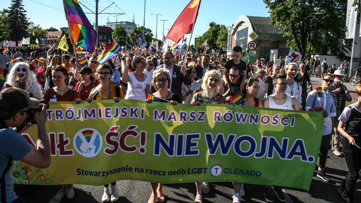 Trójmiejski Marsz Równości wystartuje 26 maja. Na jego czele stanie prezydent Paweł Adamowicz. Organizatorzy nie podają jeszcze wszystkich szczegółów sobotniej demonstracji. - Chodzi o względy bezpieczeństwa - usłyszeliśmy.