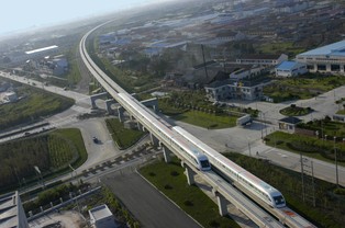 Maglev: pociągi unoszące się nad ziemią z zawrotną prędkością
