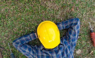 Gra w gumkowanie klasy. Woś o książce „Powrót do kwestii robotniczej”