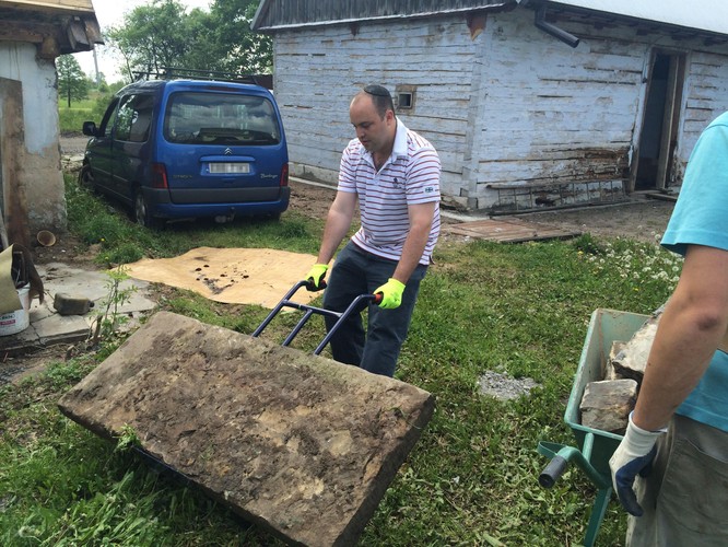 Fundacja 'From The Depths' prowadzi poszukiwania macew w całej Polsce