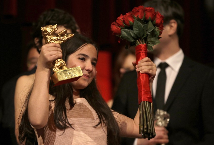 Hana Seidi, nećaka režisera Džafara Panahija, primila je Zlatnog medveda u njegovo ime