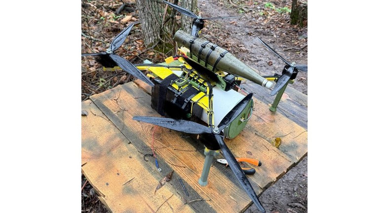 Nowy z grubą szpulą światłowodu