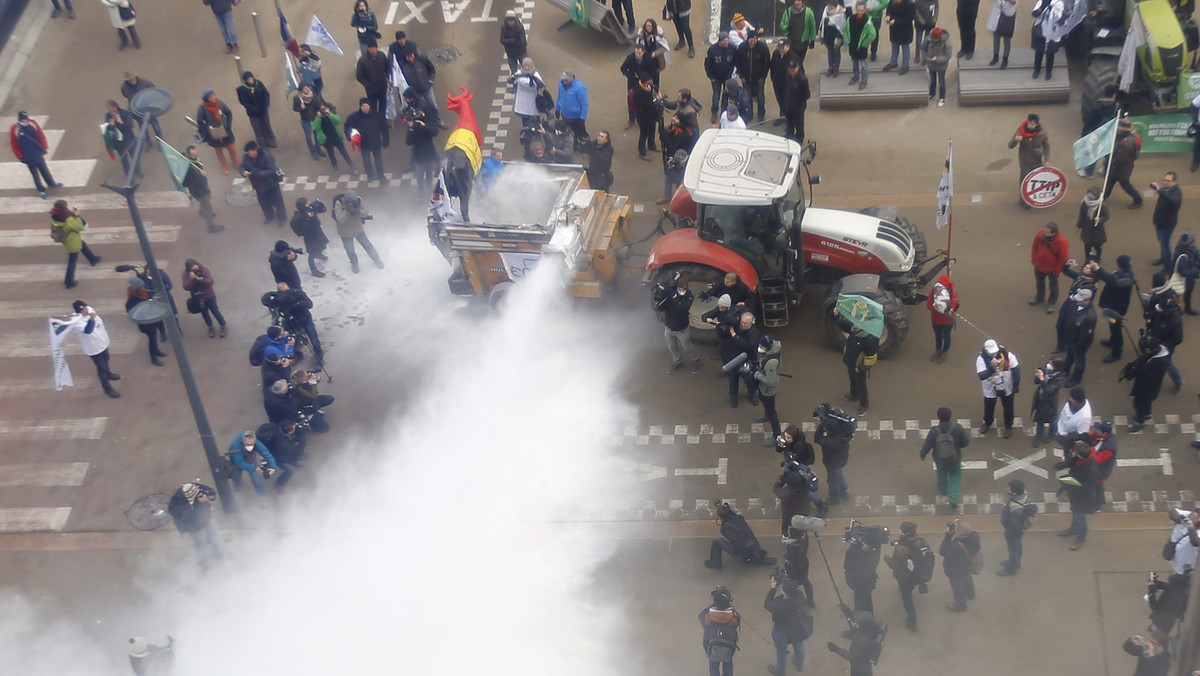 BRUSSELS AGRICULTURURE COUNCIL MILK SECTOR DEMO  (EMB protest in Brussels)