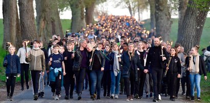 Miliarder stracił troje dzieci w zamachu. Na pogrzeb przybyły tłumy