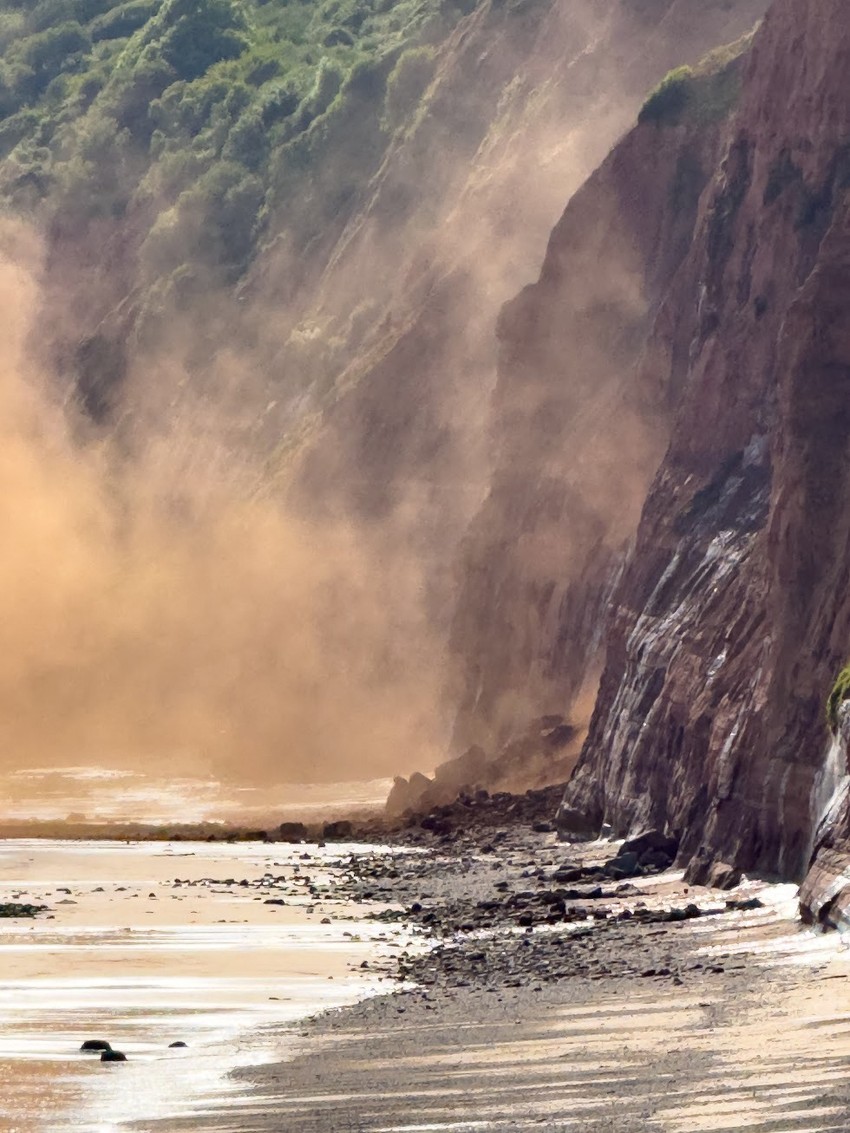 Odron litice na plaži u Velikoj Britaniji
