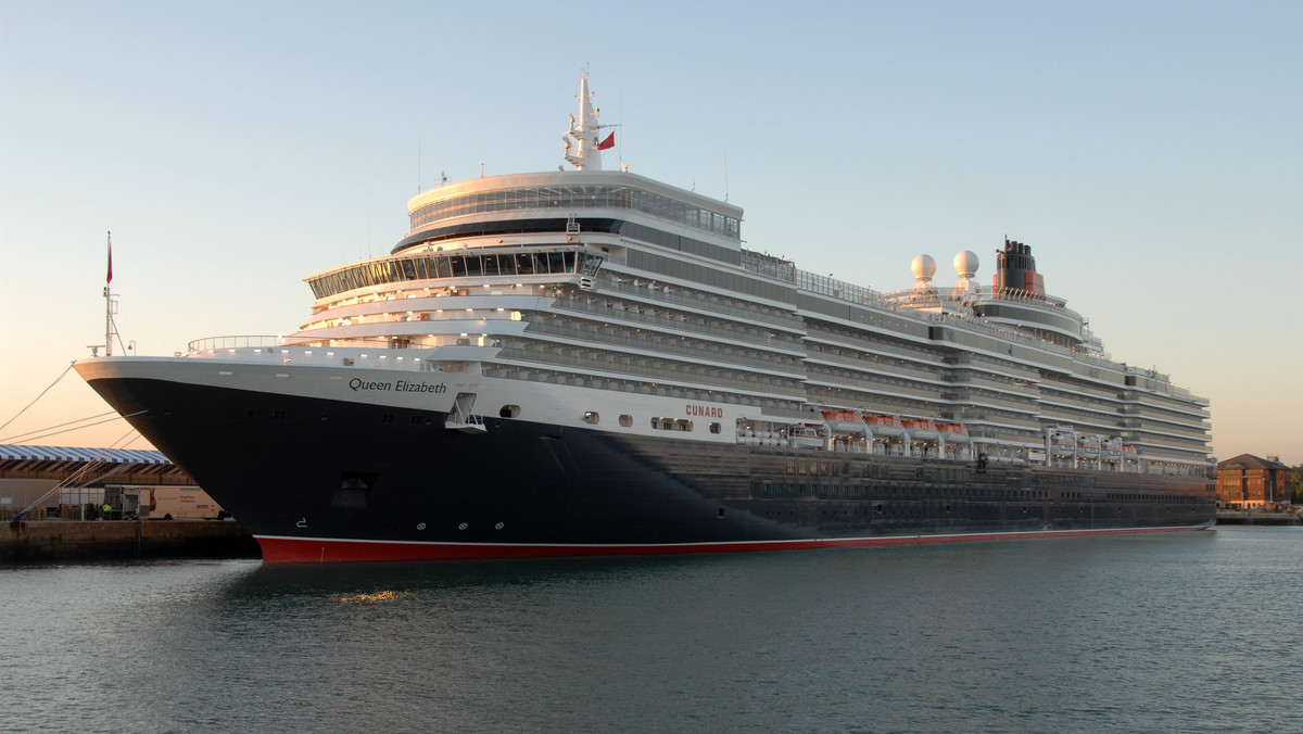 Brytyjska królowa Elżbieta II nadała wczoraj w porcie Southampton swe imię - Queen Elizabeth - najnowszemu statkowi wycieczkowemu towarzystwa Cunard.