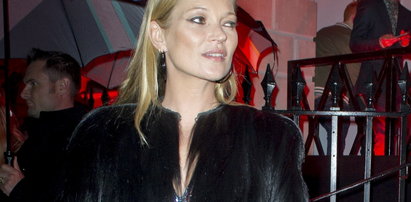 Kate Moss w krótkim futerku