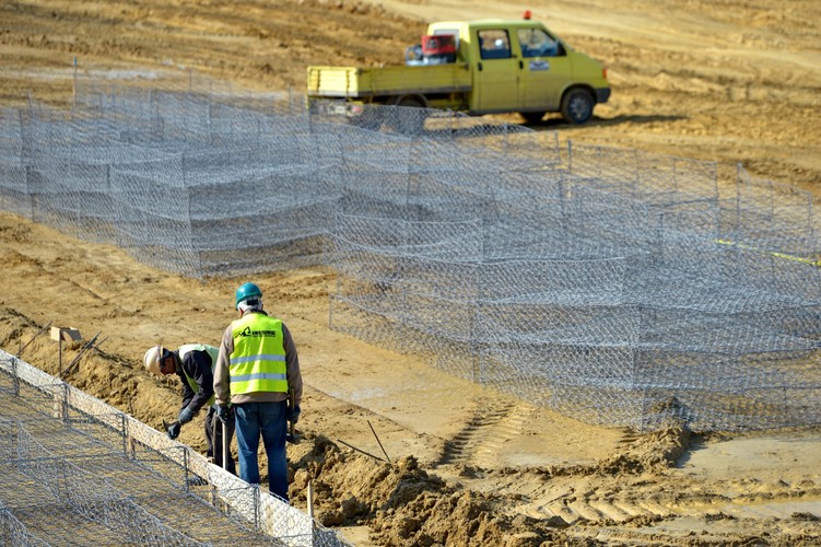 Skrzyżowania z drogami niższej kategorii zaplanowane są jako bezkolizyjne węzły i tylko tam będzie można wjechać i zjechać z S19. <br><br> fot. (dd/kru) PAP/Darek Delmanowicz