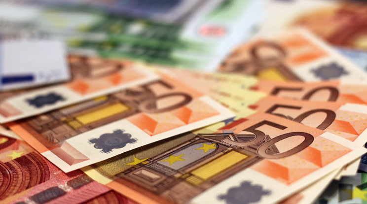 A jegybanki statisztikák szerint az év első két hónapjában 48,7 milliárd forint értékben vásároltak a valutaváltóknál eurót/Illusztráció: Pexels