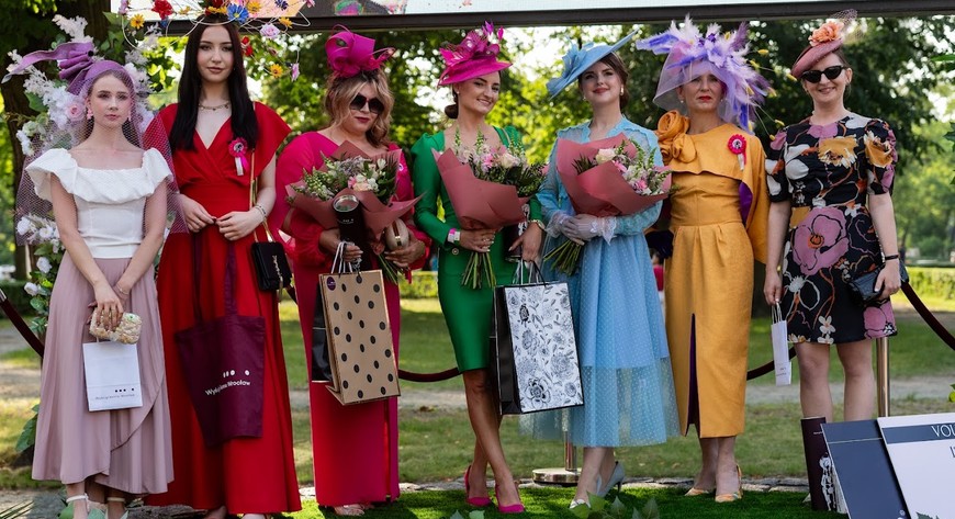 - My tym różnimy się od innych torów, że nie mamy strefy VIP, w jej miejsce utworzyliśmy bezpłatną strefę VEP - Very Elegant Person. Przepustką do niej jest elegancja - mówi Jerzy Sawka. FOT. WIKTOR RZEŻUCHOWSKI. 