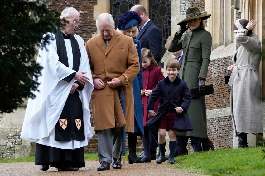 Kraljevska porodica na božićnoj službi u Sandringemu
