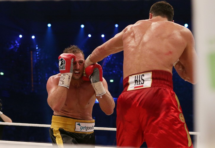 Władimir Kliczko zniszczył rywala i obronił mistrzowskie pasy