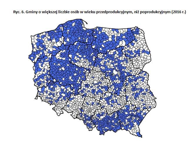 W 2016 r. w 1185 gminach w Polsce było więcej osób w wieku przedprodukcyjnym (poniżej 18 r. życia) niż poprodukcyjnym (mężczyźni w wieku 65 i więcej lat, kobiety w wieku 60 i więcej).