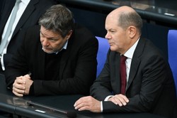 Niemieckie czołgi dla Ukrainy. Opozycja krytykuje w parlamencie kanclerza Scholza