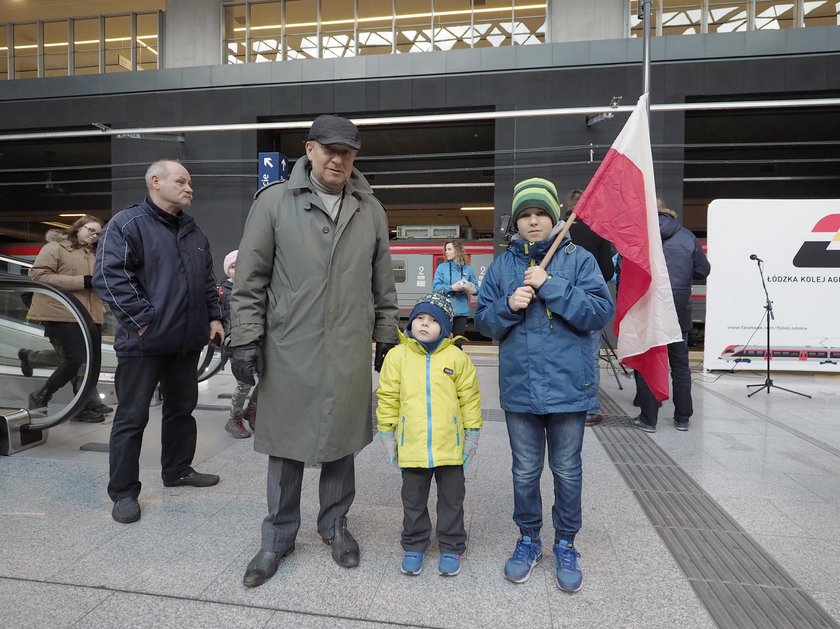 Maciej Wiąk z wnukami Maćkiem i Radkiem