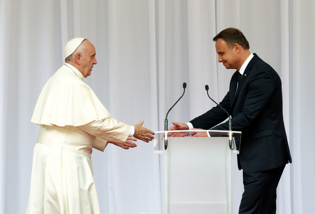 Papież Franciszek i prezydent RP Andrzej Duda podczas oficjalnego powitania na Wawelu