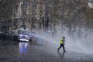 Gdy wyjście na ulice to jedyne rozwiązanie. Protesty w Europie przybierają na sile [WYWIAD]