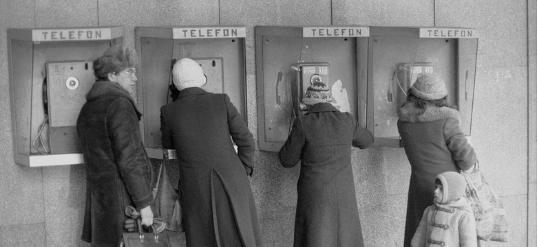 "Międzymiastowa" i "rozmowa kontrolowana". Telefon w PRL był marzeniem milionów Polaków