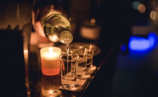 Polisa od alkoholu. Nowy trend wśród ubezpieczycieli