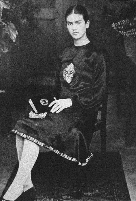 Frida Kahlo jako studentka w 1926 r.
